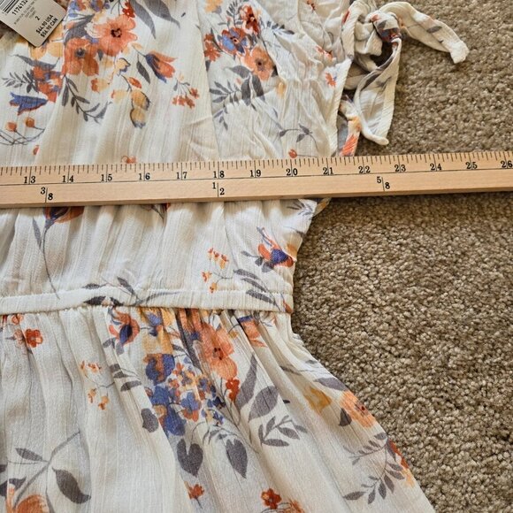 Torrid High Low Ivory Floral Cold Shoulder Short Sleeve V-Neck Top  Sz 2 (2X) - Picture 8 of 14